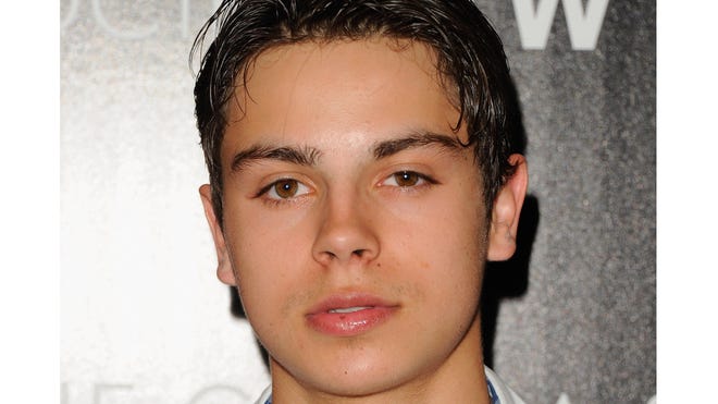 JAKE AUSTIN THE FOSTERS.jpg